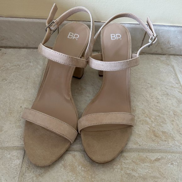 LIKE NEW! Lula Block Heel Slingback Sandal In Blush Suede - 10M - Picture 4 of 4